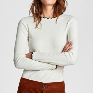 ザラ(ZARA)のほぼ新品★zara ジグザグネックライン リブトップ(ニット/セーター)