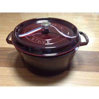 ストウブ(STAUB)のピコ ココット ラウンド 28cm グレナディンレッド(鍋/フライパン)