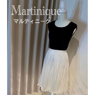 マルティニークルコント(martinique Le Conte)のマルティニーク  プリーツスカート 白 美品  ひざ丈(ひざ丈スカート)