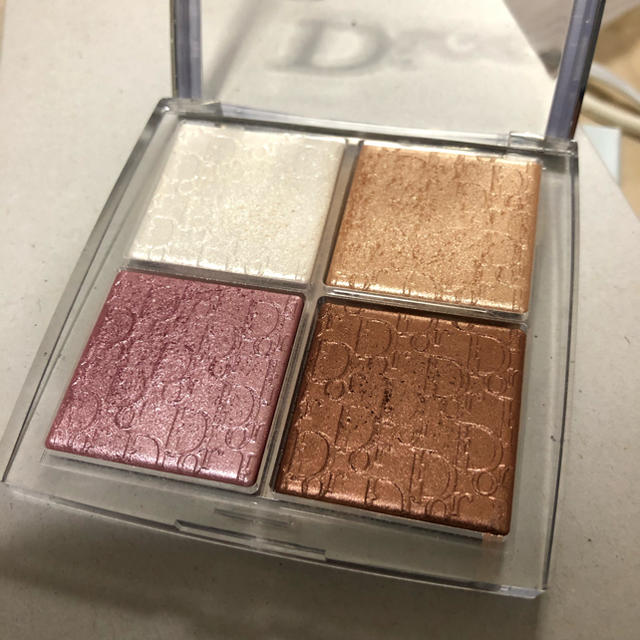 Dior(ディオール)の値下げ！Dior バックステージ フェイス グロウ パレット 01 コスメ/美容のベースメイク/化粧品(フェイスカラー)の商品写真