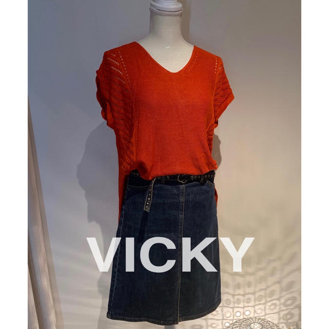 VICKY(ビッキー)のVICKY ビッキー オレンジ トップス Ｖネック 体型カバー レディースのトップス(カットソー(半袖/袖なし))の商品写真