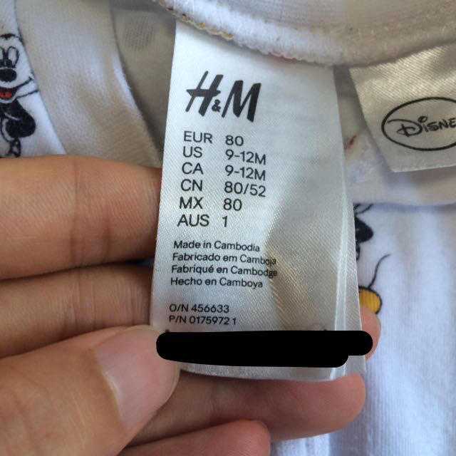 H&M(エイチアンドエム)の送料込 H&M ミッキーつなぎパジャマ キッズ/ベビー/マタニティのベビー服(~85cm)(パジャマ)の商品写真