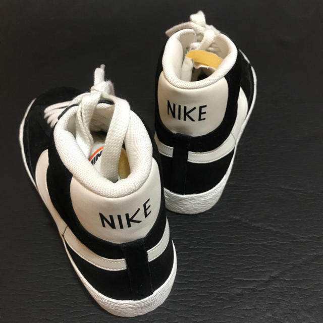 NIKE(ナイキ)のNike blazer mid ナイキ ブレザー ブラック ホワイト 黒  メンズの靴/シューズ(スニーカー)の商品写真