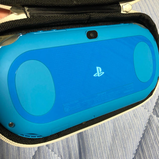 PlayStation Vita(プレイステーションヴィータ)のPlaystation vita 青色 エンタメ/ホビーのゲームソフト/ゲーム機本体(家庭用ゲーム機本体)の商品写真