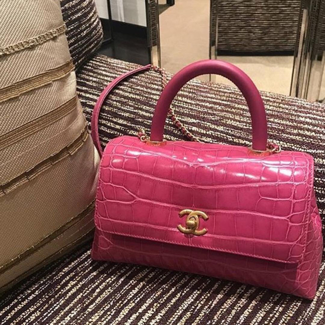 世界的に CHANEL - ハンドバッグ シャネル 専用出品 ハンドバッグ 世界的に CHANEL - ハンドバッグ シャネル 専用出品 ハンドバッグ