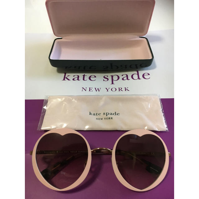 kate spade new york(ケイトスペードニューヨーク)の【値下げ❗️新品】ラブリー♡大人気のケイトスペード のハートのサングラス  レディースのファッション小物(サングラス/メガネ)の商品写真