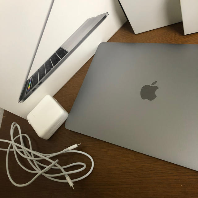 有名なブランド Apple Bar付き Touch 13インチ Pro MacBook - ノートPC