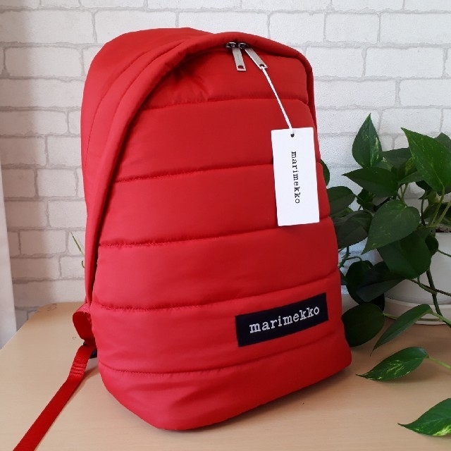 marimekko(マリメッコ)のLolly バックパック 赤 リュック マリメッコ 新品未使用 レディースのバッグ(リュック/バックパック)の商品写真