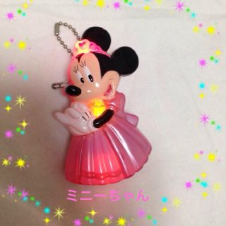 ディズニー(Disney)のミニーちゃんの光るバッチ(ブローチ/コサージュ)