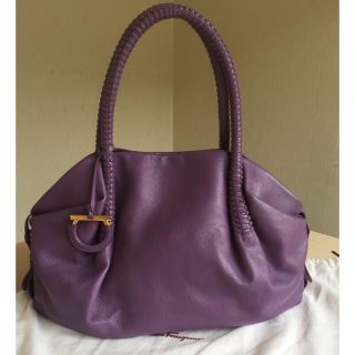 サルヴァトーレフェラガモ(Salvatore Ferragamo)の【専用】フェラガモ   秋冬こっくりパープル レザーハンドバック美品 大きめ(ハンドバッグ)