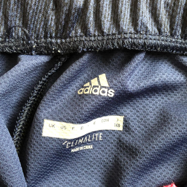 adidas(アディダス)のアディダス 140 パンツ キッズ/ベビー/マタニティのキッズ服女の子用(90cm~)(パンツ/スパッツ)の商品写真