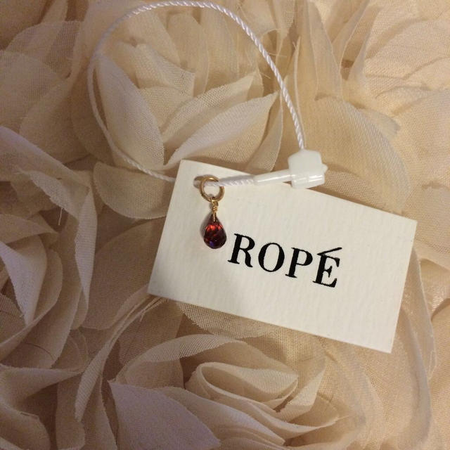 ROPE’(ロペ)の【新品】ガーネット ペンダントチャーム レディースのアクセサリー(ネックレス)の商品写真