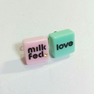 ミルクフェド(MILKFED.)のMILKFED. スクエアピアス ピンク・グリーン　二個セット(ピアス)