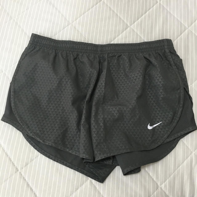 NIKE(ナイキ)のナイキ ハーフパンツ ショートパンツ レディース スポーツ/アウトドアのランニング(ウェア)の商品写真