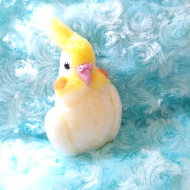 羊毛フェルト　ブローチ　白オカメインコ　正面顔 ハンドメイドのアクセサリー(コサージュ/ブローチ)の商品写真