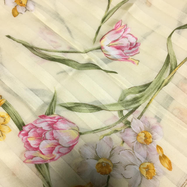 HANAE MORI(ハナエモリ)のハナエモリ 黄色いお花のハンカチ レディースのファッション小物(ハンカチ)の商品写真