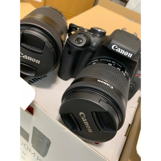 カメラCanon EOS KissX8i ダブルズームキット 一眼レフ