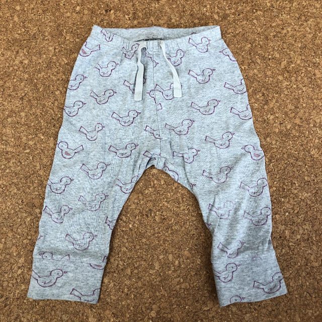 babyGAP(ベビーギャップ)のグレーパンツ70 キッズ/ベビー/マタニティのベビー服(~85cm)(パンツ)の商品写真