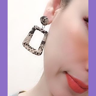 マウジー(moussy)のタイムセール🛍トレンド ヘビ柄 パイソン ピアス アクセサリー ジュエリー (ピアス)