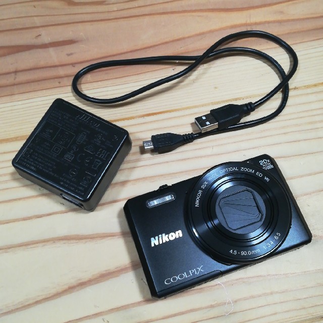 ニコン　S7000 デシダルカメラ