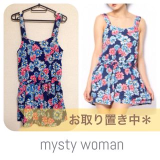 ミスティウーマン(mysty woman)のmysty woman 花柄ロンパース(ミニワンピース)