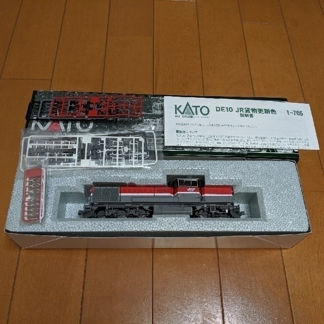 KATO`(カトー)のKATO　HOゲージ　1-705　DE10　JR貨物更新色 エンタメ/ホビーのおもちゃ/ぬいぐるみ(鉄道模型)の商品写真