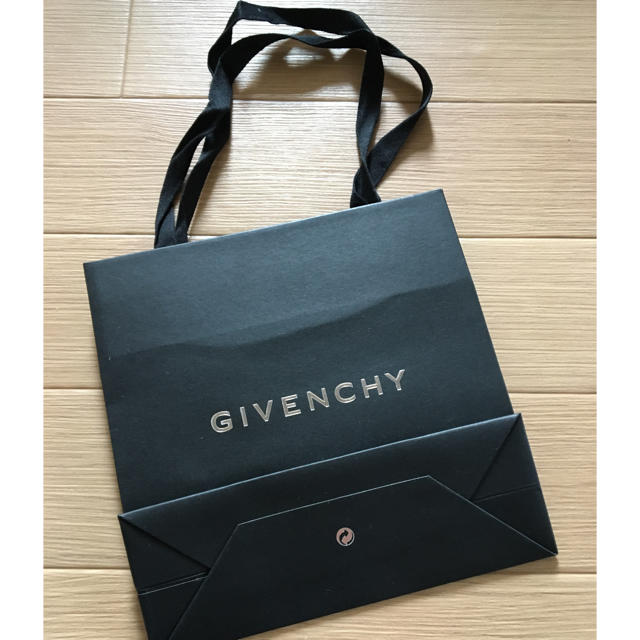 GIVENCHY(ジバンシィ)のジバンシイ 紙袋 レディースのバッグ(ショップ袋)の商品写真