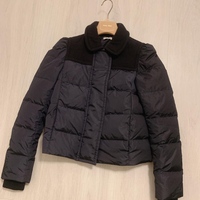 miumiu(ミュウミュウ)のmiumiu 襟付き ダウンジャケット レディースのジャケット/アウター(ダウンジャケット)の商品写真