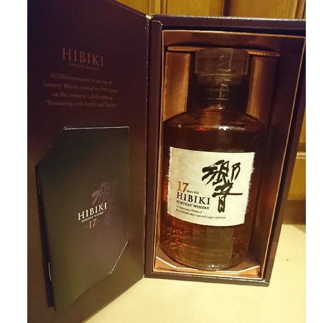riko様専用 貴重 響17年 700ml 旧ボトル 箱、冊子付き riko様専用 貴重 響17年 700ml 旧ボトル 箱、冊子付き