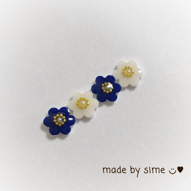 ❁小さいお花のピアスセット❁パール付き❁紺色/白色 ハンドメイドのアクセサリー(ピアス)の商品写真