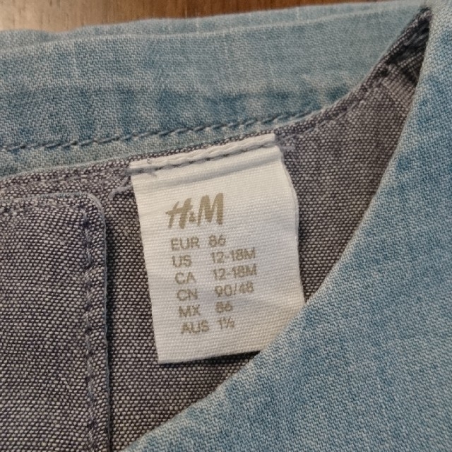 H&M(エイチアンドエム)のH&M エイチアンドエム デニムワンピース 86cm キッズ/ベビー/マタニティのベビー服(~85cm)(ワンピース)の商品写真