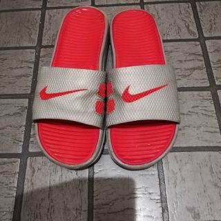 ナイキ(NIKE)の【売り切り・アメリカで購入】NIKE ベナッシ サンダル
(サンダル)