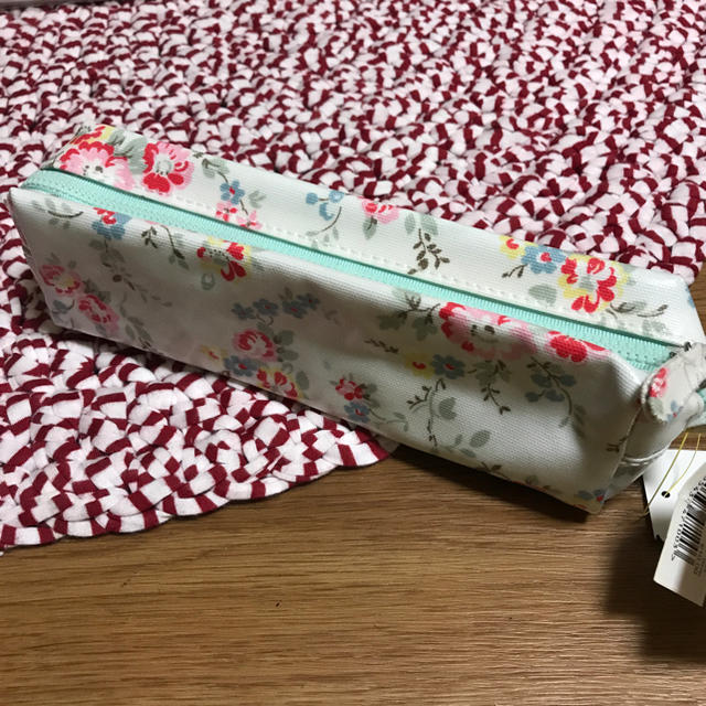 Cath Kidston(キャスキッドソン)の[新品]キャス・キッドソン ペンケース ロンドン タグ付き インテリア/住まい/日用品の文房具(ペンケース/筆箱)の商品写真