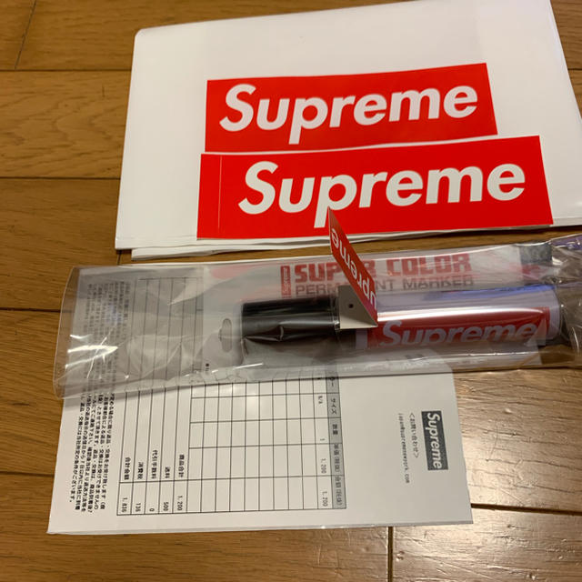 Supreme(シュプリーム)のSupreme マッキー 新品 インテリア/住まい/日用品の文房具(ペン/マーカー)の商品写真