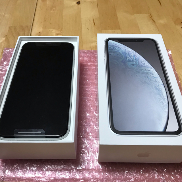 Apple(アップル)の新品未使用 iPhoneXR 256GB ホワイトsimフリー スマホ/家電/カメラのスマートフォン/携帯電話(スマートフォン本体)の商品写真