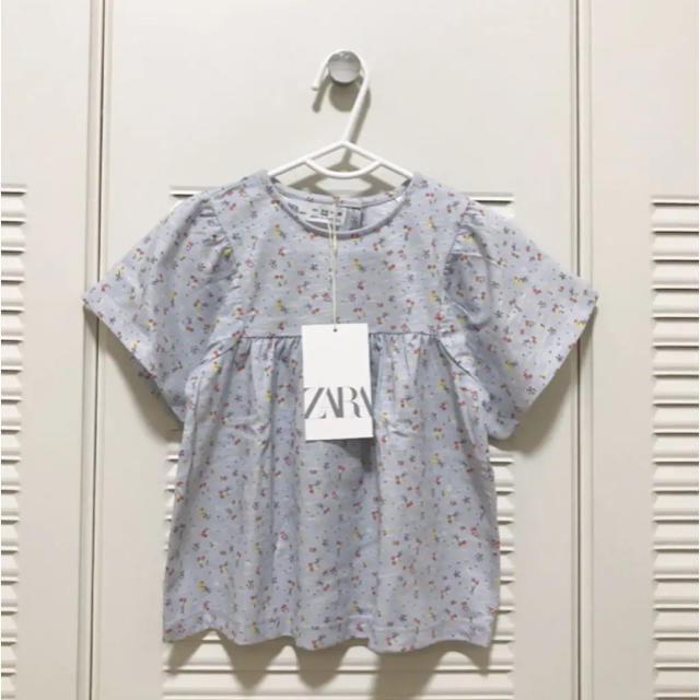 ZARA KIDS(ザラキッズ)のzarababy  フローラルTシャツ  104 キッズ/ベビー/マタニティのキッズ服女の子用(90cm~)(Tシャツ/カットソー)の商品写真