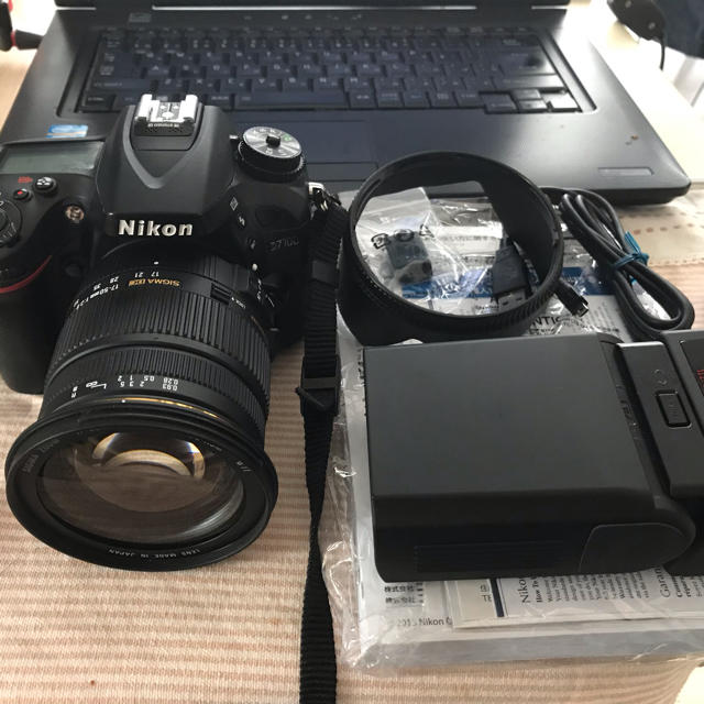 【美品】???? 新年！お値下げ Nikon D80箱、付属品、純正レンズスマホ/家電/カメラ