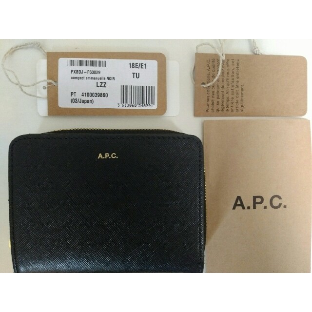 【美品】A.P.C.　コンパクトウォレット　人気ブラックエンボス加工レザー　財布財布