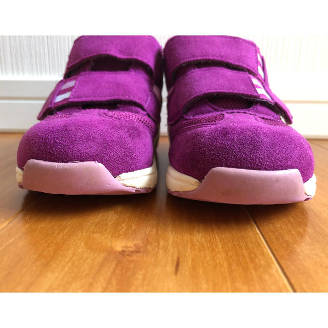 asics(アシックス)のアシックス TUB127 紫【15cm】 キッズ/ベビー/マタニティのキッズ靴/シューズ(15cm~)(スニーカー)の商品写真