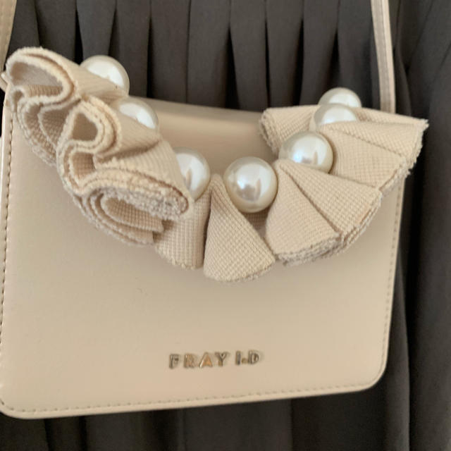 FRAY I.D(フレイアイディー)のFRAY I.D ウォレット ショルダー Bag beige レディースのファッション小物(財布)の商品写真