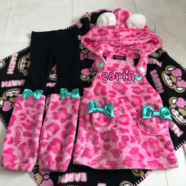 EARTHMAGIC(アースマジック)のクマ耳フード ファージャンパースカート １００㌢ キッズ/ベビー/マタニティのキッズ服女の子用(90cm~)(スカート)の商品写真