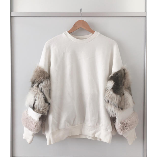 Ameri VINTAGE(アメリヴィンテージ)のAmeri FUR PATCHWORK SWEAT エコファー スウェット レディースのトップス(トレーナー/スウェット)の商品写真