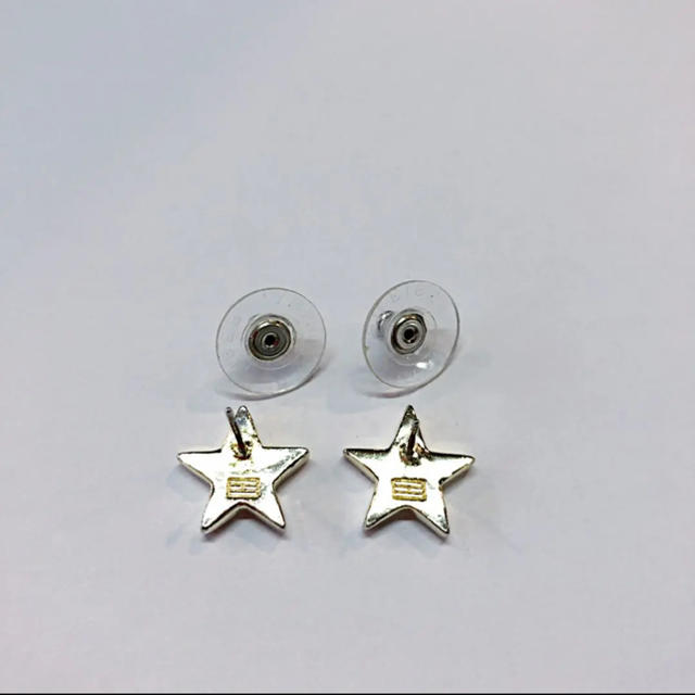 TOMMY HILFIGER(トミーヒルフィガー)のトミーヒルフィガー 星形 ピアス レディースのアクセサリー(ピアス)の商品写真