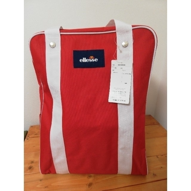 ellesse(エレッセ)のエレッセ　赤　鞄　リュック レディースのバッグ(リュック/バックパック)の商品写真