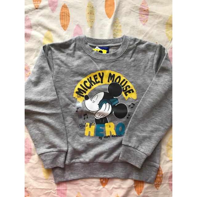Disney(ディズニー)の23.ミッキー トレーナー 120 キッズ/ベビー/マタニティのキッズ服男の子用(90cm~)(Tシャツ/カットソー)の商品写真