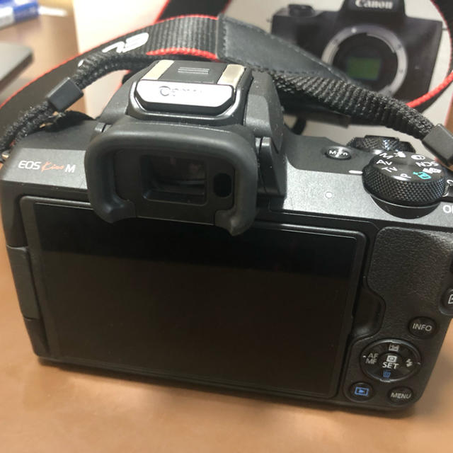 Canon(キヤノン)のcanon eos kiss m efm15-45 保証期限内 sdカード付き スマホ/家電/カメラのカメラ(ミラーレス一眼)の商品写真