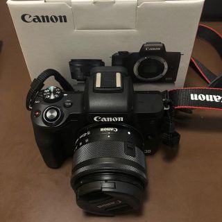 キヤノン(Canon)のcanon eos kiss m efm15-45 保証期限内 sdカード付き(ミラーレス一眼)