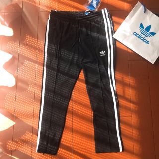 アディダス(adidas)のadidas クロップド丈 ジャージ(カジュアルパンツ)