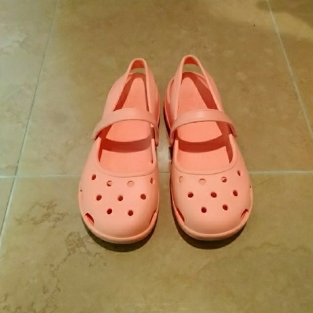 crocs(クロックス)のクロックス☆カリン w8（24cm） レディースの靴/シューズ(サンダル)の商品写真