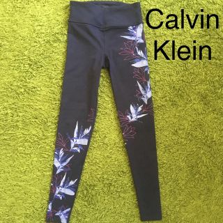 カルバンクライン(Calvin Klein)の【専用】カルバンクライン ネイビー花柄ヨガパンツXS(ヨガ)